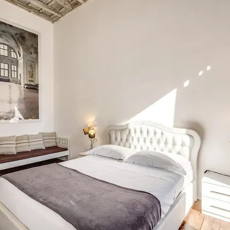 La Residenza Del Sole Al Pantheon Bed & Breakfast 2*